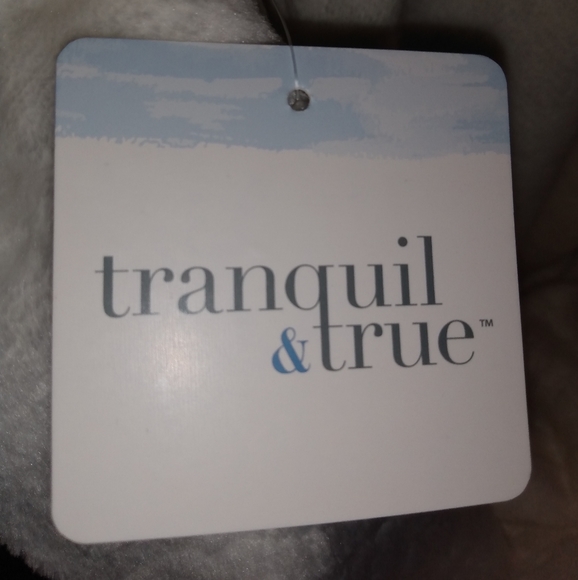 🔴 SALE NWT White Furry Cropped Embossed Pattern Hoodie - Picture 10 of 11